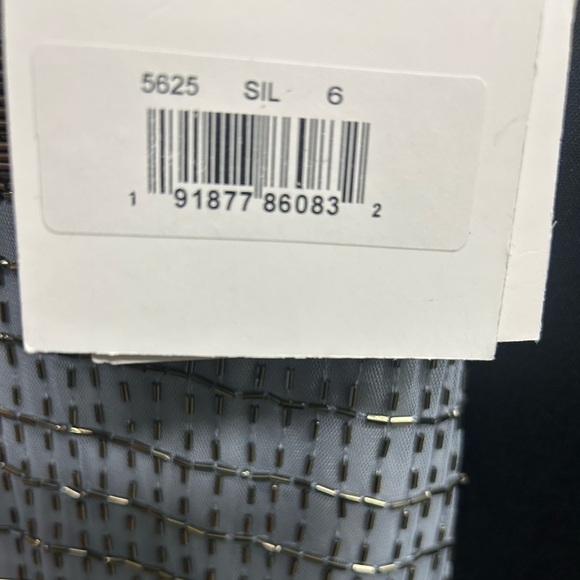MAC DUGGAL 5625 NWT Silver Beaded Cap Sleeve V Neck Column Gown - Picture 5 of 5